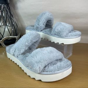NEW Koolaburra by Ugg Women’s Gray Faux-Fur Fuzzy Slide Sandals